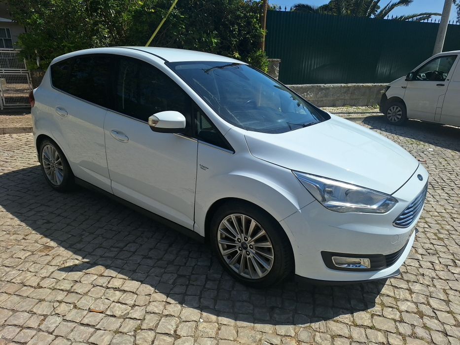 Titanium Topo de gama, bem equipado com poucos kms. Aceito retoma