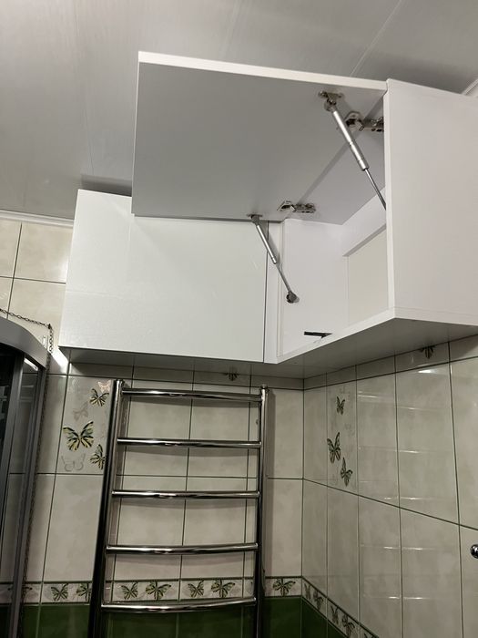 Навісні тумби у кімнату.