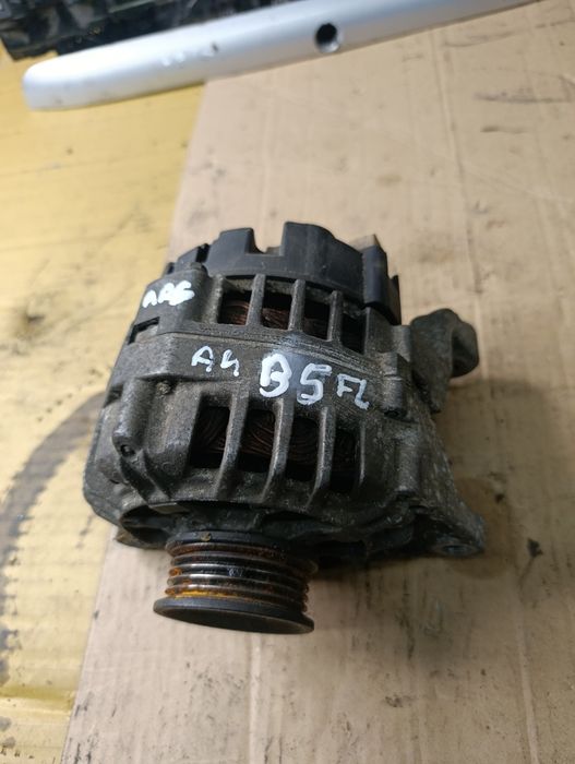 Audi A4 B5  Fl 1:8 ARG  - alternator Valeo 90A 016D