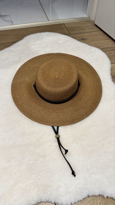 Chapéu de palha c/ aba larga e tira p o queixo - Verão Praia Viagens