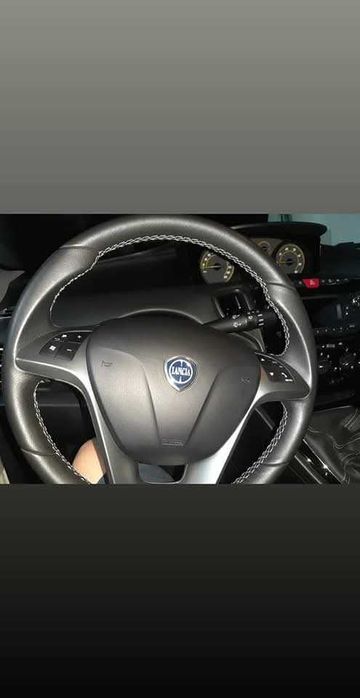 Lancia ypsilon 1.3 MultiJet Momo design