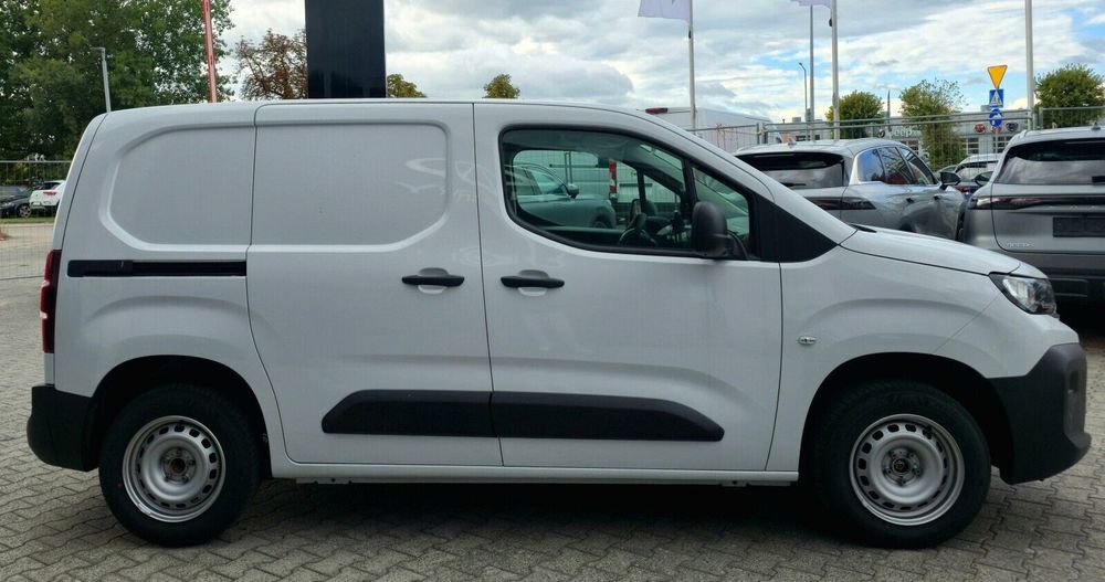 Peugeot partner Furgon M 1.2 T.Benzynowy 110KM MT6  Furgon M 1.2 T.Benzynowy 110KM MT6