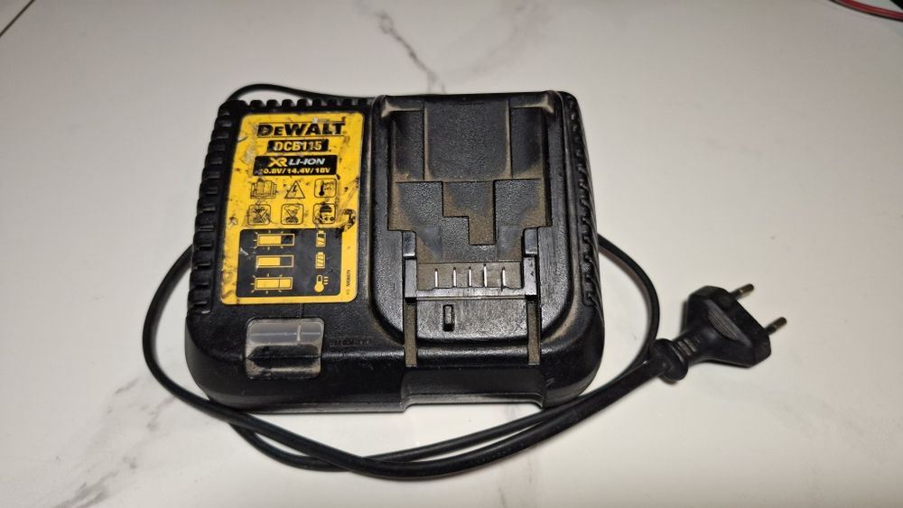 Ładowarka Dewalt DCB115