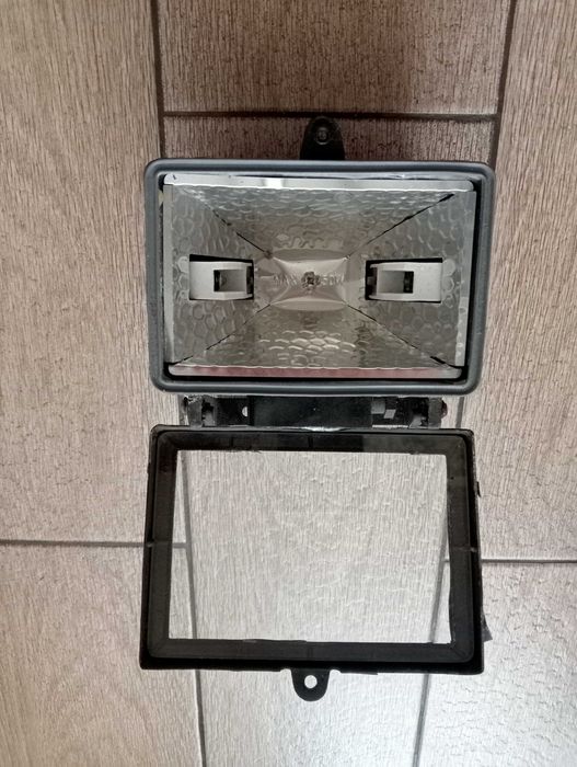 Продам Прожектор Halogen lamp 220-240 V