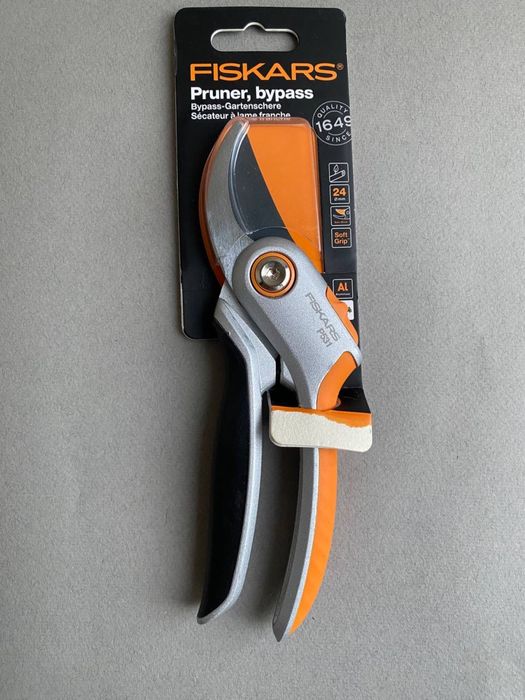 Площинний секатор суцільнометалевий Fiskars Plus ™ P531