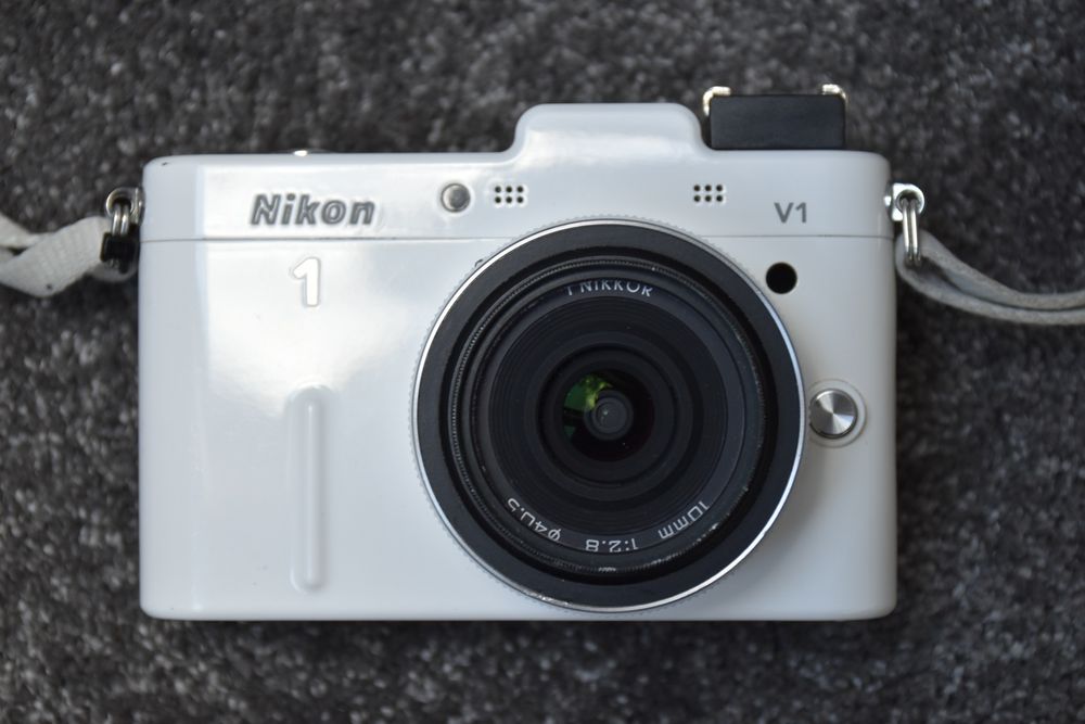 Bezlusterkowiec Nikon 1v1