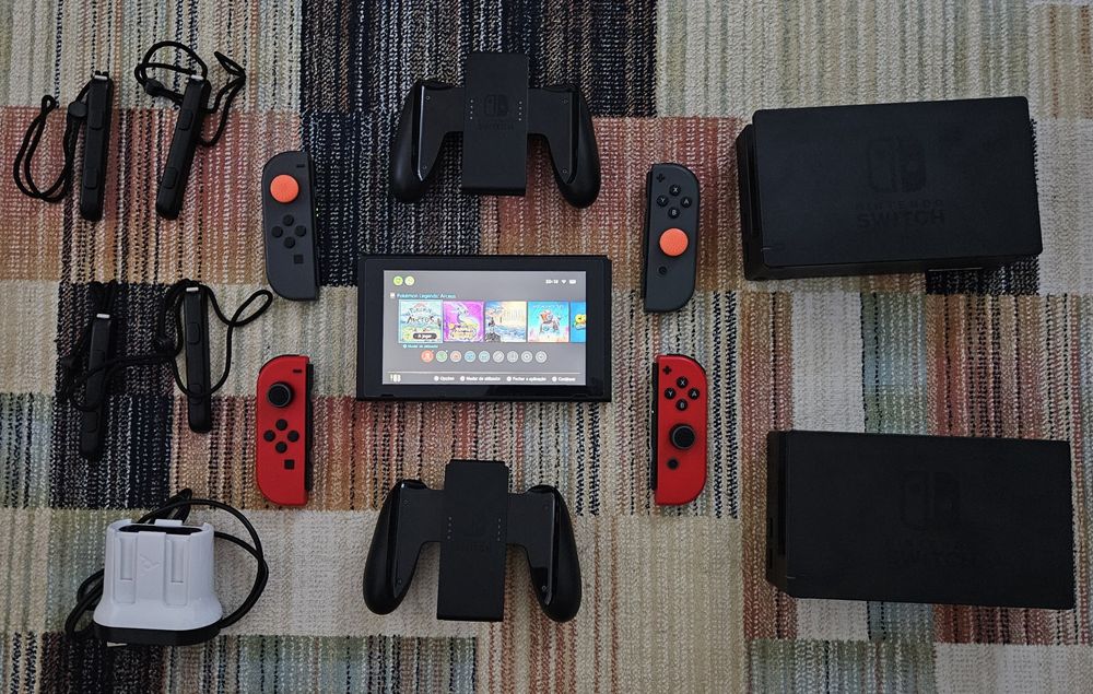 Nintendo Switch V2 + extras