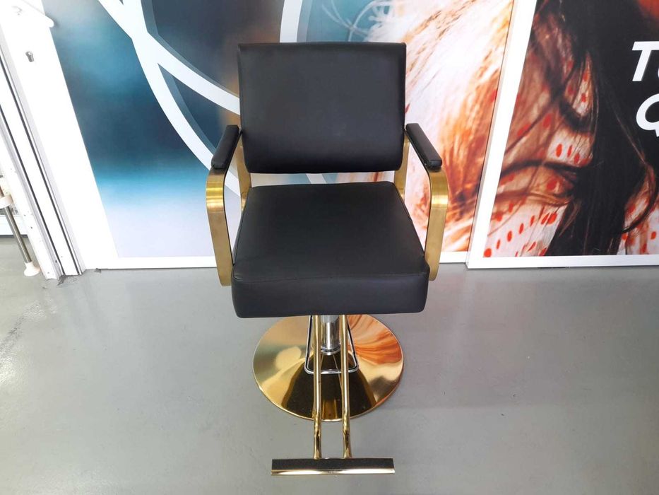 Cadeira Hidráulica Dourada e Preta Novas