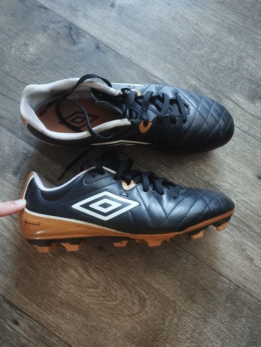 Футбольные бутсы копочки Umbro