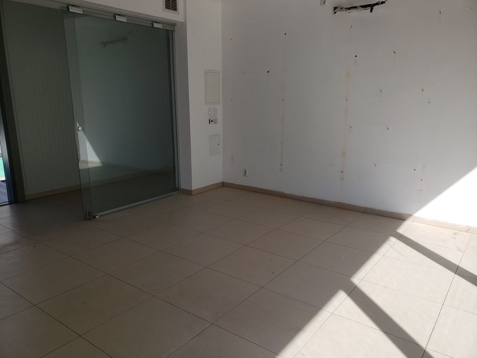 Комерційне приміщення Щептицького центральна зупинка Продаж