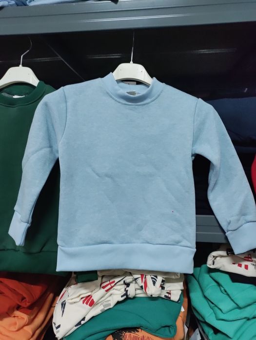 Sweat criança 4 Euros.                       Só para REVENDA