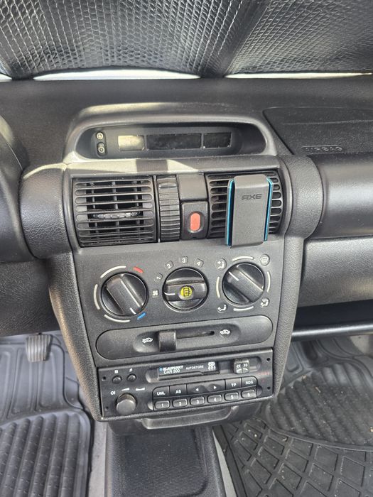 Opel Corsa B 1.0 de 99