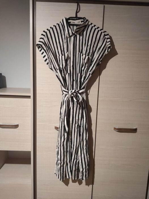 Dłuższa sukienka w paski