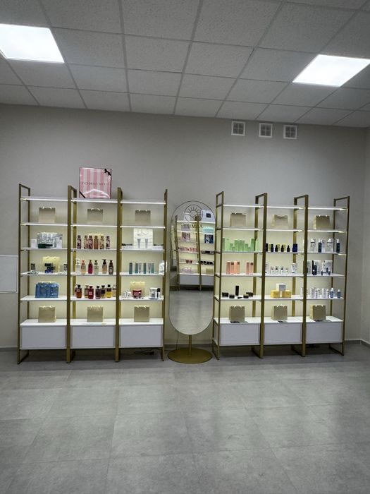 Продаж меблів для магазину / салону (стелажі, ресепшн, дзеркала)