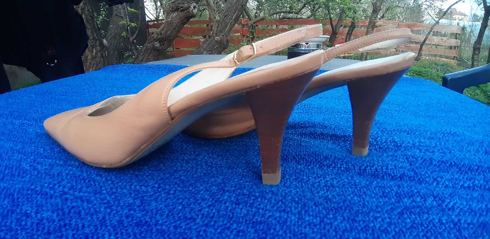 CARVELA buty czółenka bez pięty skóra beżowe r. 37