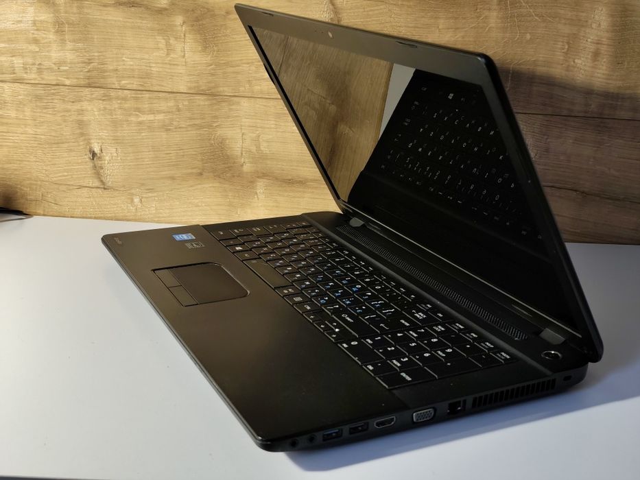 Абсолютно справний ноутбук з великим екраном 17.3/Intel/8 ОЗП/1 TB HDD