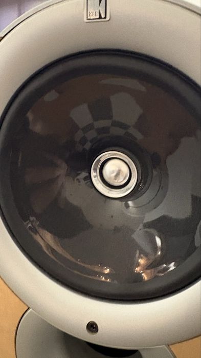 Colunas Kef Q7 em bom estado