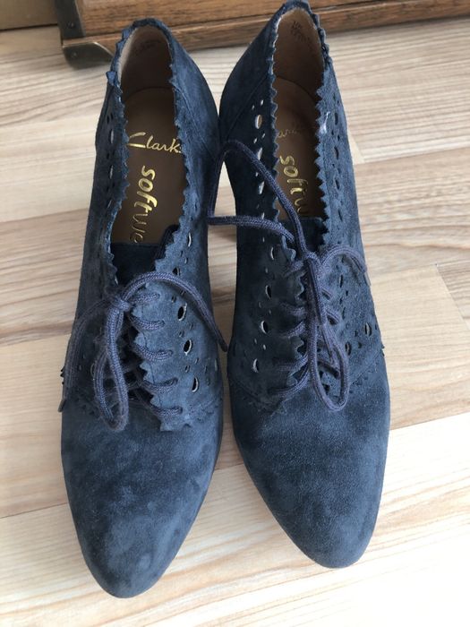 Botki clarks na obcasie