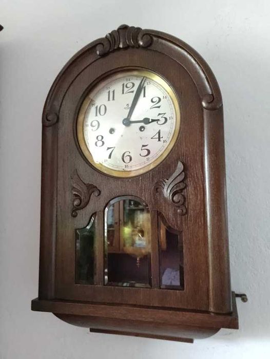 Stary zegar wiszący typu baba.