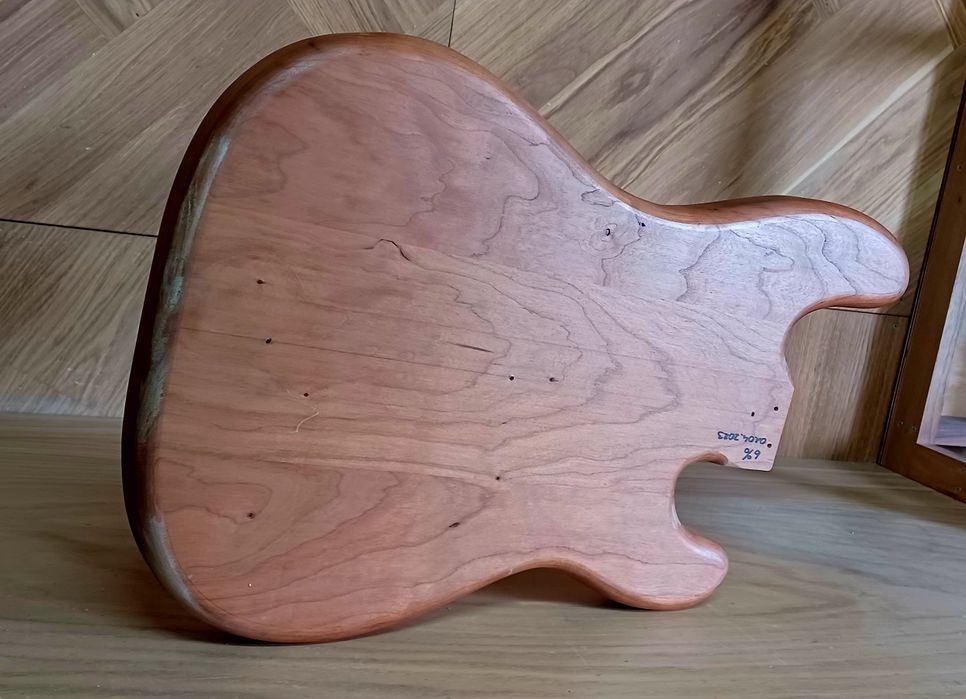 Precision Bass V - korpus do gitary