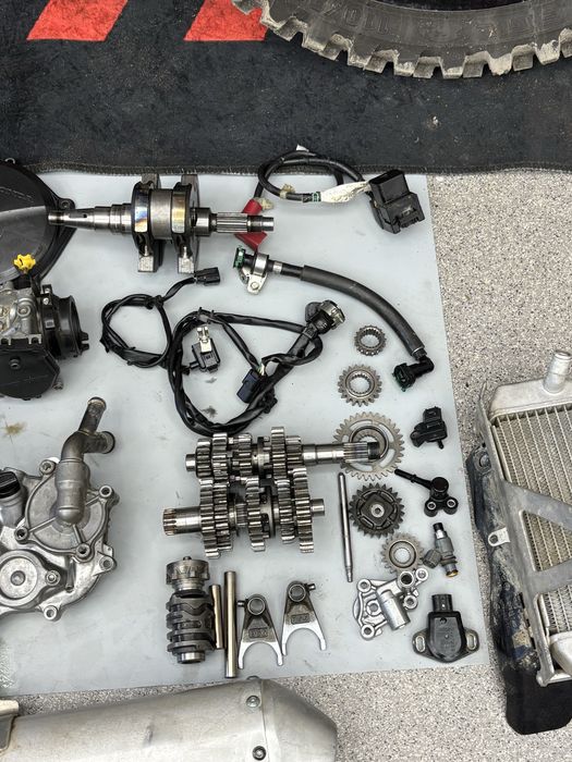 Dawca Części HONDA CRF250 R 18-26 Głowica  Pół Karter Skrzynia Cdi