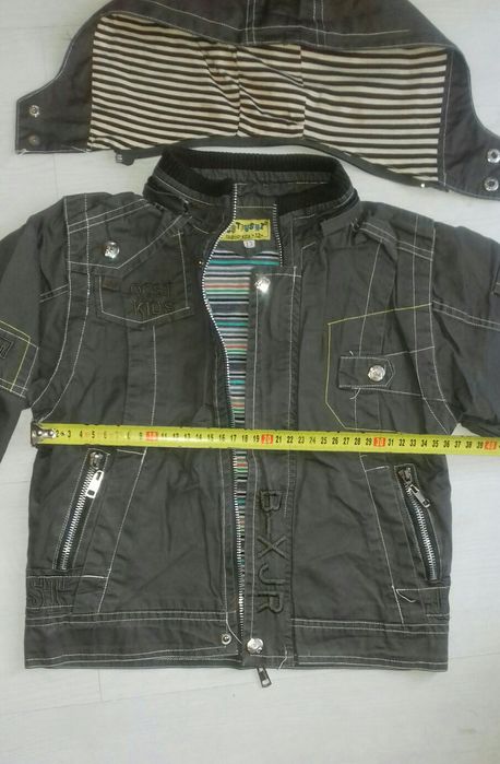 Продам куртку ветровку на мальчика