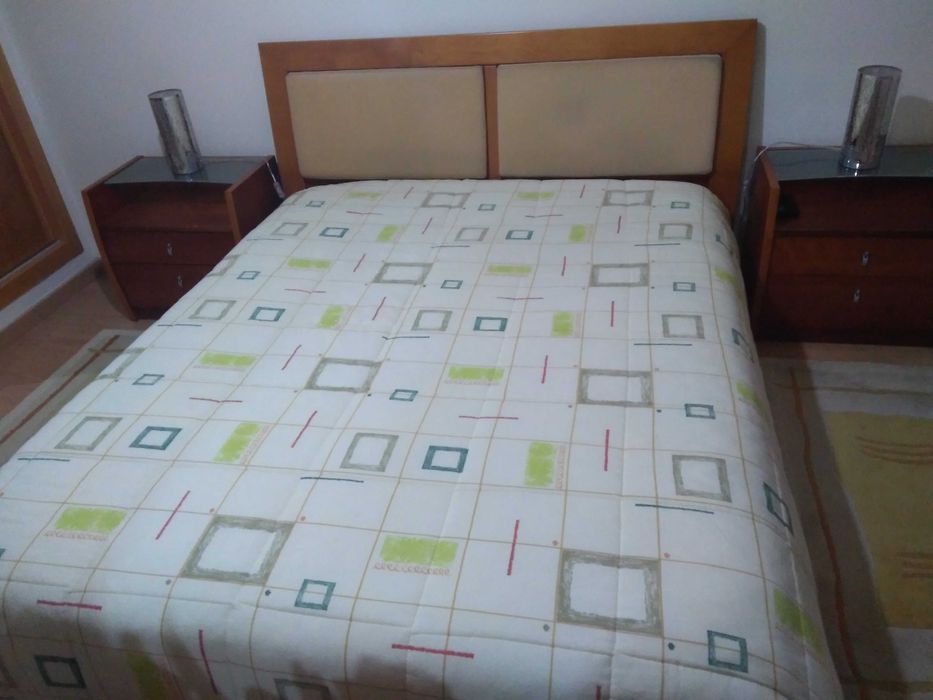 Cama de casal ou individual em Cerejeira Maciça da (Lá Sénia)