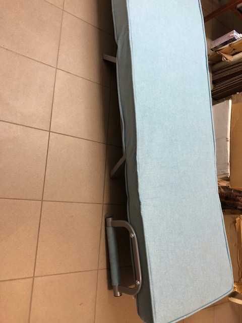 Fotel-łóżko z możliwością regulacji oparcia