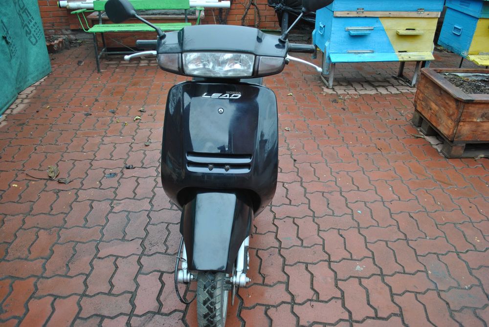 Двомісний японський мопед Honda LEAD AF-20 49см3