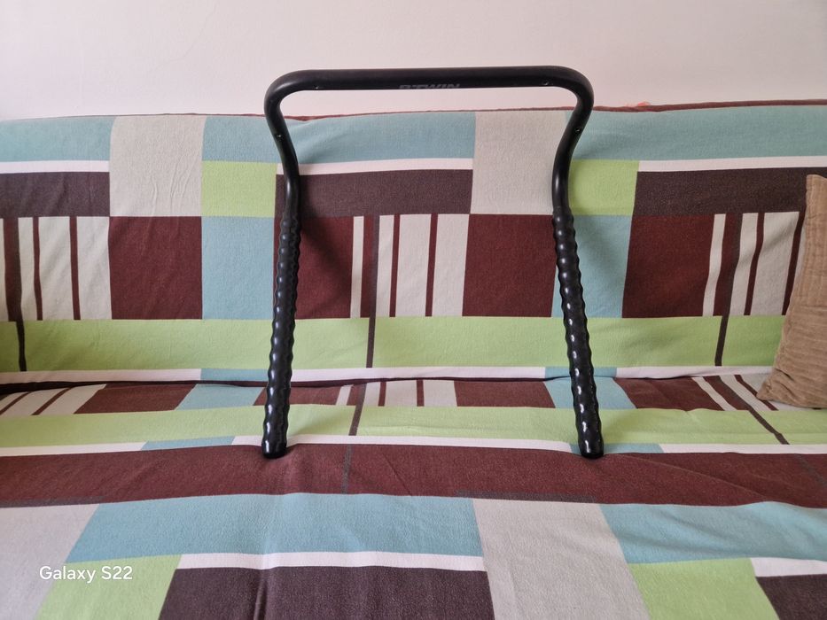 Suporte de bicicleta para parede - 20 € . Ler descriçãooooo

Em bom estado, só com algum pó !!! 

Não faço envios nem deslocações.