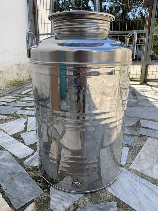 Cuba Azeite Inox 18/10 muito resistente.