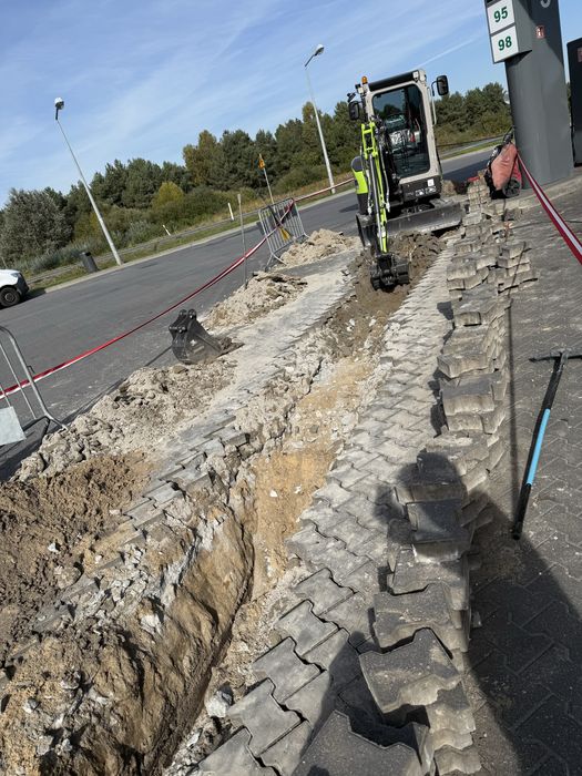 Uslugi minikoparką 2,7t