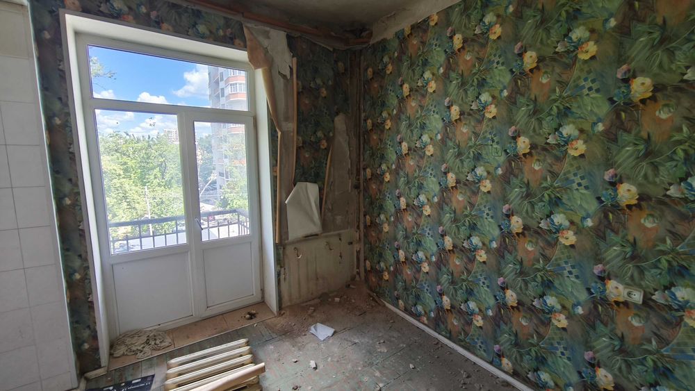 Продажа  3-комн. квартиры в 100 метрах от м. "Научная", 4-й этаж