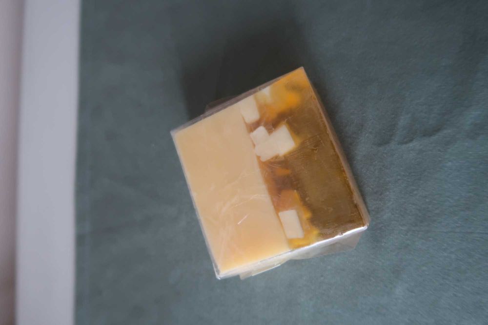 mydło żółte do pielęgnacji rąk łazienki do mycia