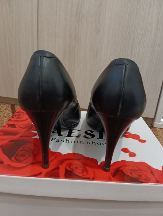 Жіночі туфлі, лодочки