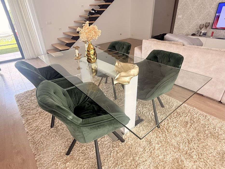 Mesa de sala + 4 cadeiras