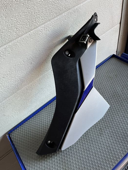 Prawy boczek owiewka yamaha r1 rn32