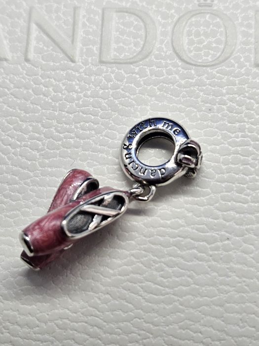 Nowy charms do bransoletki - srebro 925, baletki z napisem „dancing wi