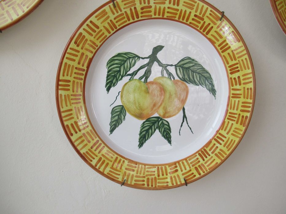 coleção de 4 Pratos em Faiança pintados à mão