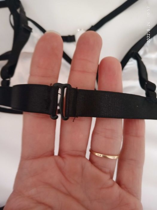 Zestaw bielizny damskiej komplet majtki stringi biustonosz M