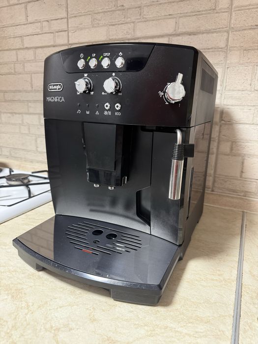 Кавомашина Delonghi Magnifica Esam04.110.B