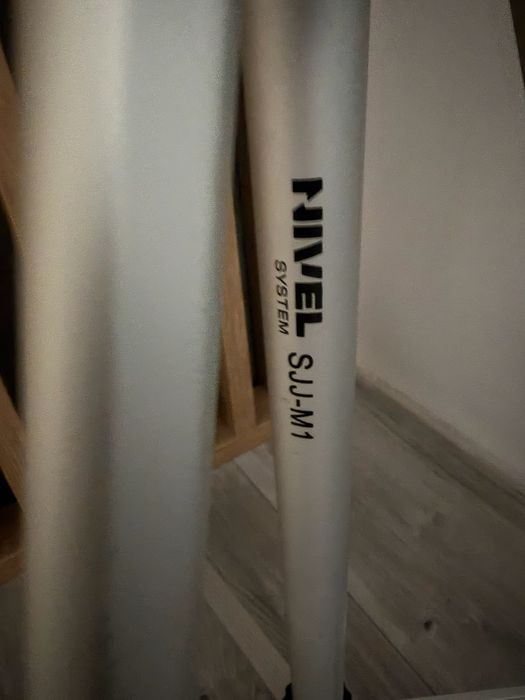 Statyw Nivel System SJJ-M1  plus tyczka