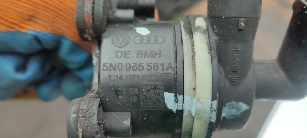 Додатковий насос охолодження 5n0965561a  Пасат Б6 Б7 Ауді А6 А4 Гольф