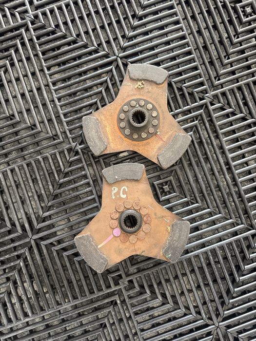 Vendo dois discos embraiagem