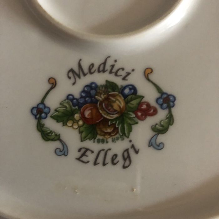Prato de porcelana muito bonito antigo