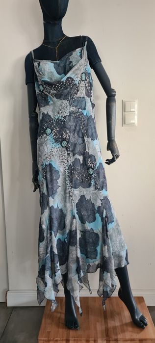 Sukienka Suknia zdobiona koralikami. Rozmiar 4XL 20 48. Kwiaty. Błękit