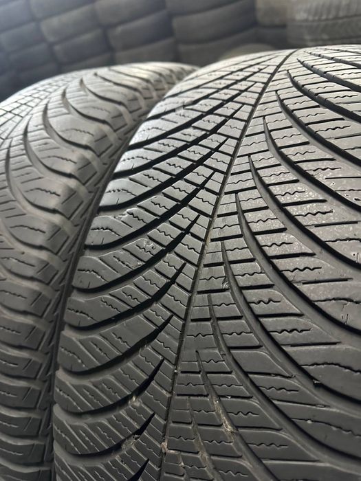 Автошини зимові GOOD YEAR 235/55/17 (2шт) Резина,Колеса,Гума,Скати,