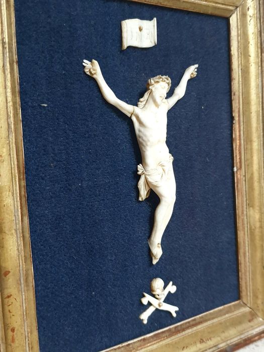 Maravilhosa, preciosa antiga escultura de Cristo emoldurada