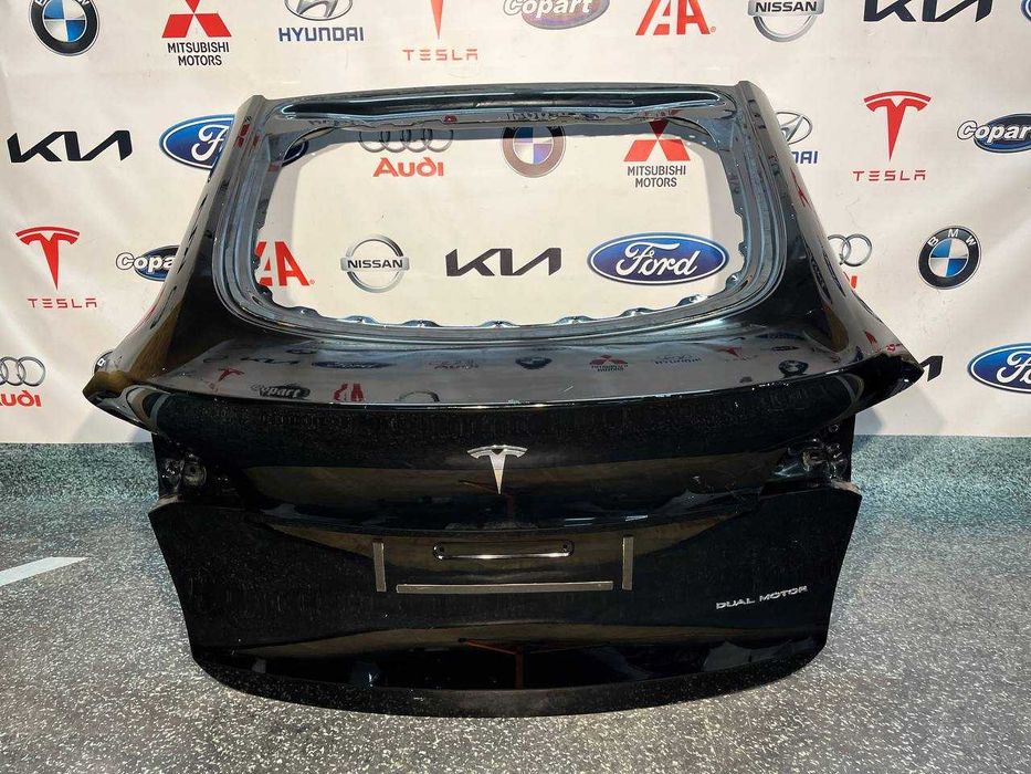 Ляда, Кришка багажнику Tesla Model Y 2020-2024