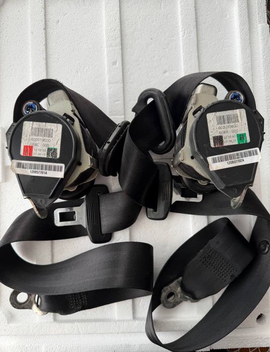 Передні ремені безпеки (ліва+права)